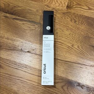 NEW Cricut Vinyl 1 sheet black
